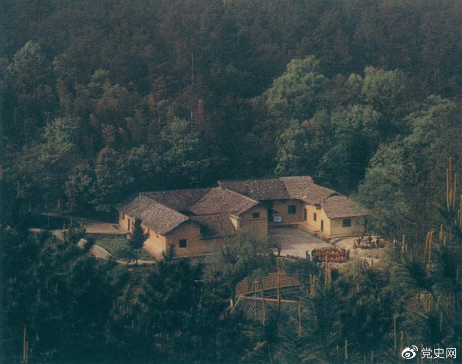 毛澤東故居&mdash;&mdash;湖南省湘潭縣韶山?jīng)_上屋場。1893年12月26日，毛澤東在這里誕生。